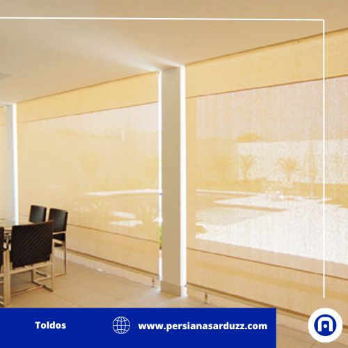 ENROLLABLE DE EXTERIOR O TOLDO VERTICAL PARA TERRAZAS DE LA MARCA GABIN