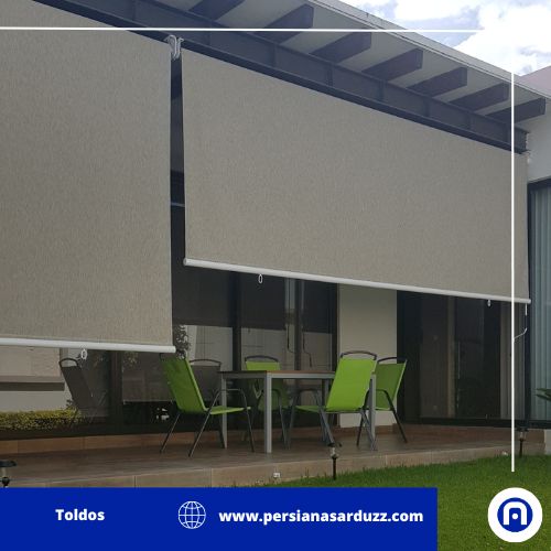 enrollable exterior Gabin para terraza con tela en color beige